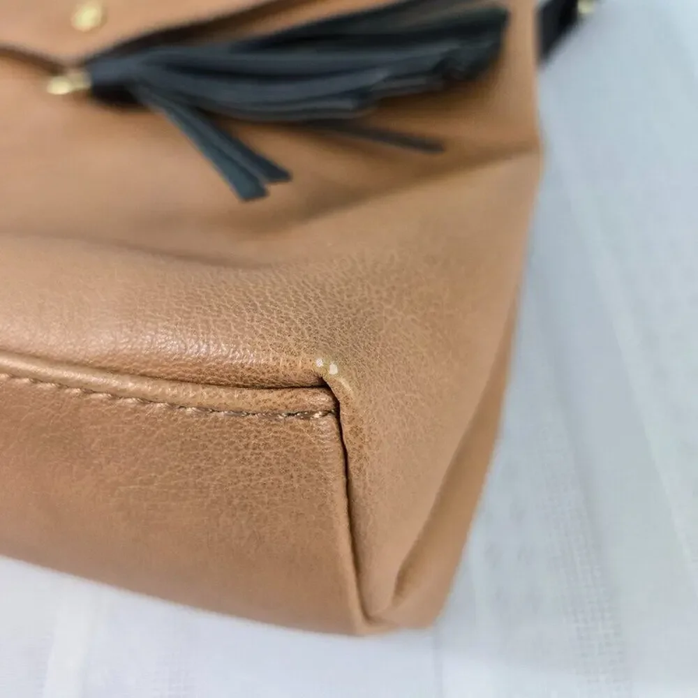 Liz Claiborne Zipper Shoulder Hobo Bag Purse Tan with Black Tassel and Handle